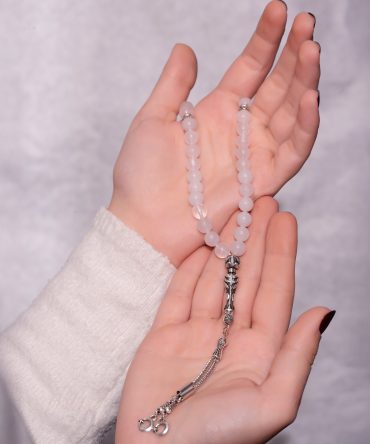 سبحة حجر الروز كوارتز