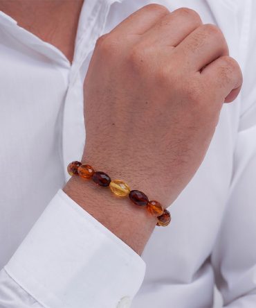 سوار كهرمان طبيعي (قصة ماركيز)